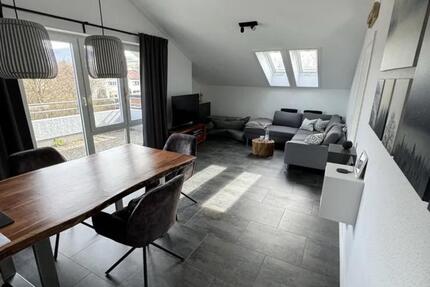 Idyllische 2,5-Zimmer-Dachgeschosswohnung mit Balkon zimmer