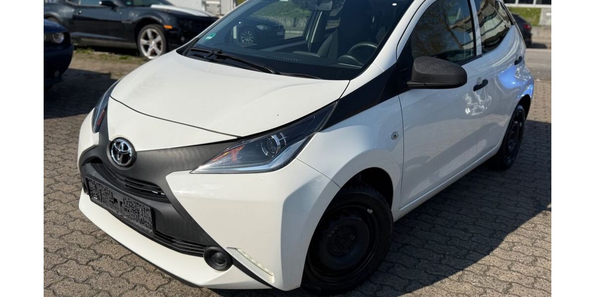 Toyota Aygo (X) 105.900 km 5.999 &euro; Hanau 63452