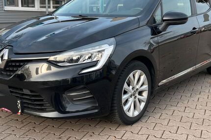 Renault Clio 82.000 km 9.980 &euro; Walluf 65396