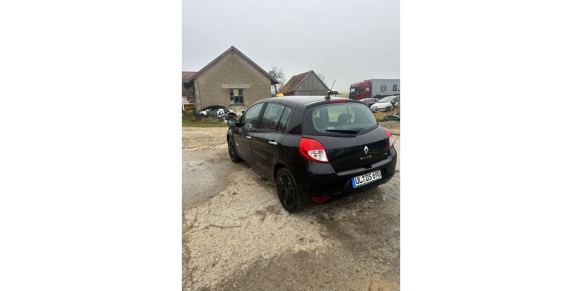 Renault Clio 112.000 km 4.550 &euro; Munderkingen 89597