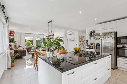 Haus Frankfurt am Main Rödelheim - 5 Zimmer, 174 m&sup2;, 689.000&euro; | Angebot:27348726