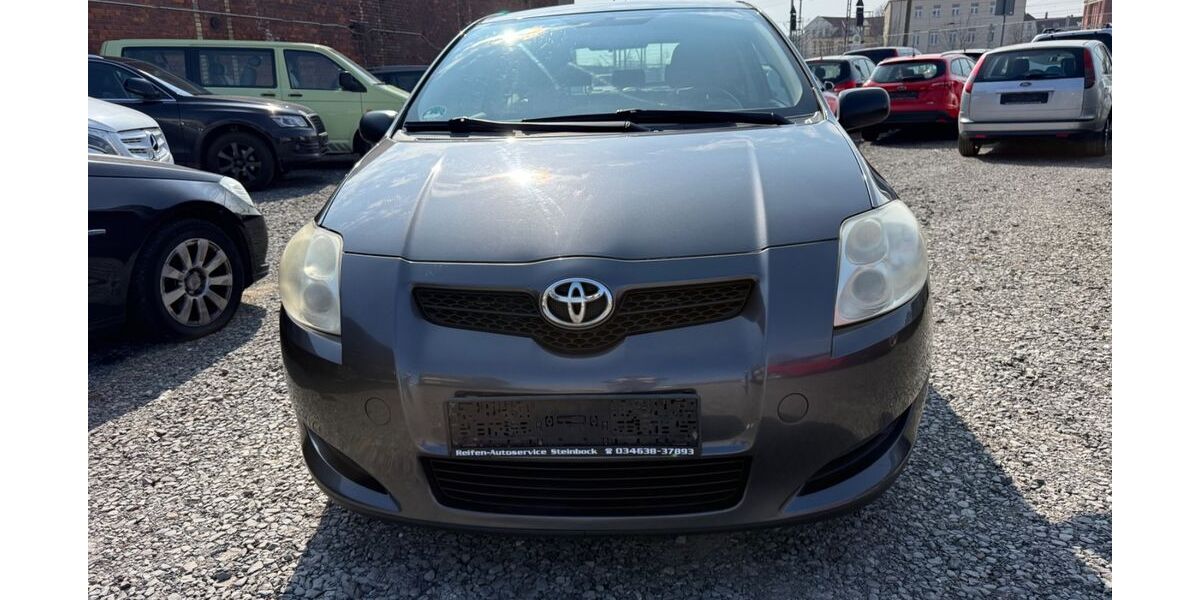 Toyota Auris 184.000 km 2.499 &euro; Halle 06132