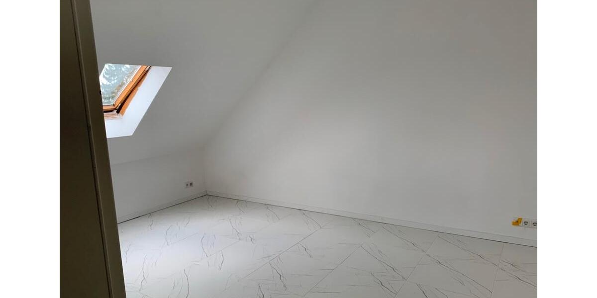 Dachgeschoßwohnung Oberhausen Schmachtendorf - 4 Zimmer, 85 m&sup2;, 600&euro; | Angebot:26670217