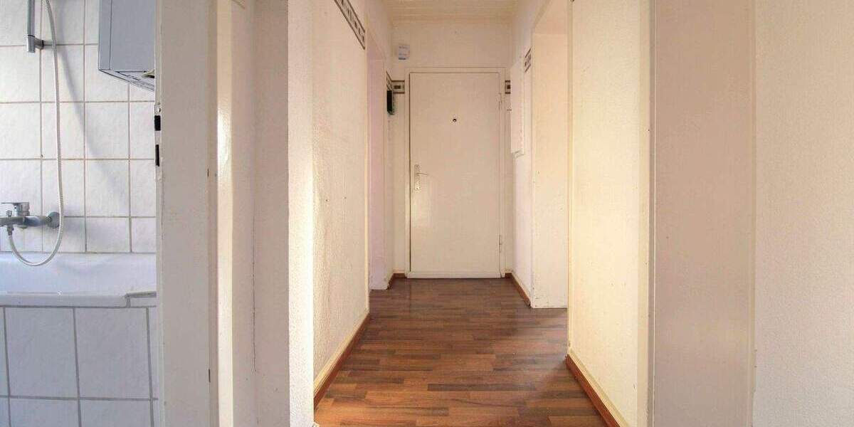 Paketangebot: Zwei Wohnungen mit Ausbaupotenzial DG, Balkon und Stellplatz in Duisburg-Obermeiderich 5 zimmer