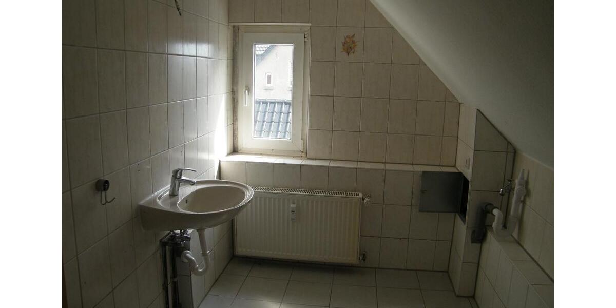 Dachgeschoßwohnung Teuchern - 2 Zimmer, 52 m&sup2;, 260&euro; | Angebot:12003094