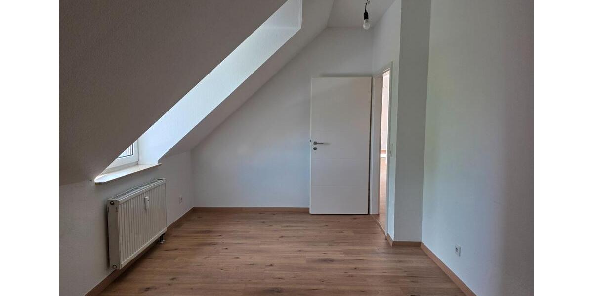 Dachgeschoßwohnung Gelnhausen - 4 Zimmer, 120 m&sup2;, 1.200&euro; | Angebot:26349279