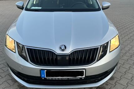 Skoda Octavia 140.000 km 8.500 &euro; Poing 85586