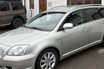 Toyota Avensis 217.000 km 2.790 &euro; München 81479