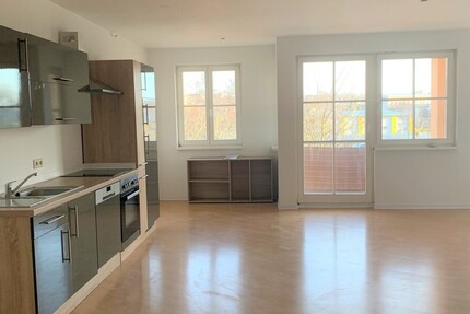 Helle 2,5-R-Whg 70,24 qm Balkon, Abstellraum, Einbauküche - Wohnung Großenhain | Angebot:26287288