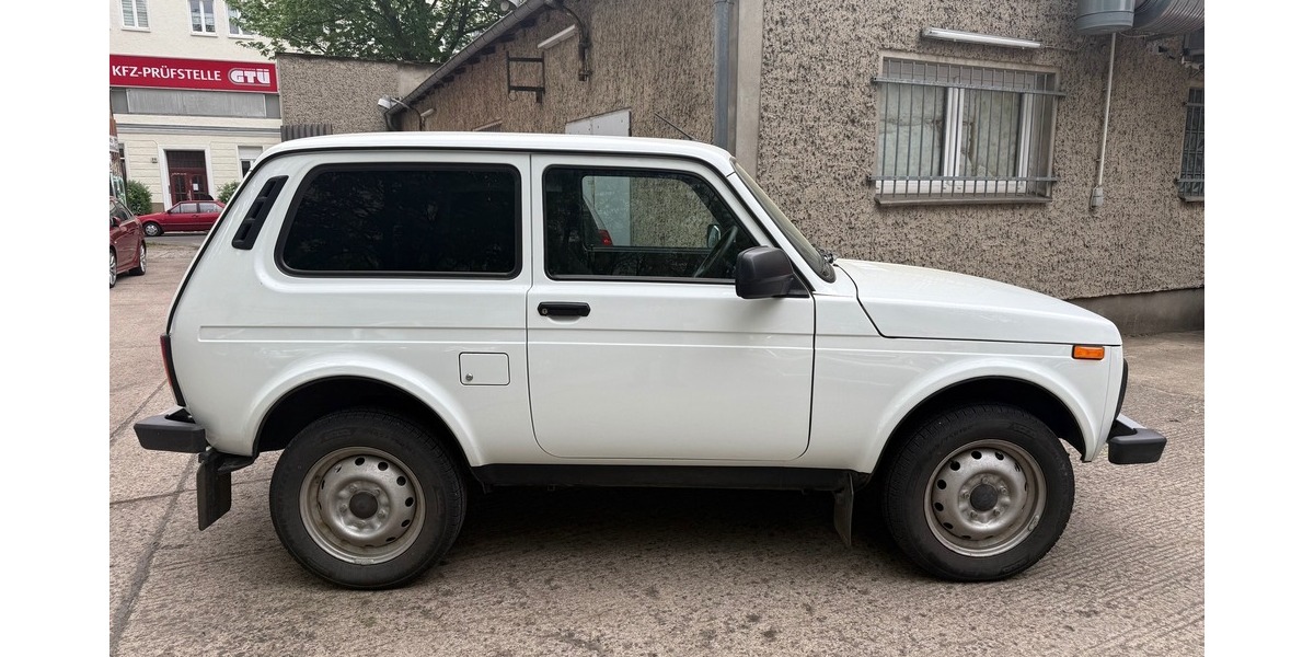 Lada Niva 1.7 Legend 4x4 Servo 1.Hand AHK 10.334 km 14.500 &euro; Berlin 10247