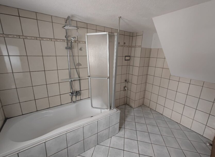 Wettin-Löbejün-Rothenburg, MFH + angrenzendem Reihenendhaus 16 zimmer