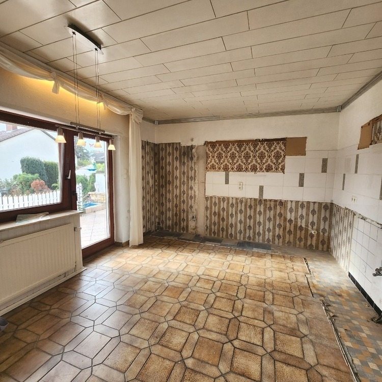 Helles Einfamilienhaus mit Potential nahe idyllischer Weinstraße und gefragter Metropolregion