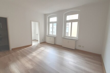 WG-Wohnung mit 4-Zimmern, 2.OG mit 2 Bädern und 2 Küchen in Gera 4 zimmer