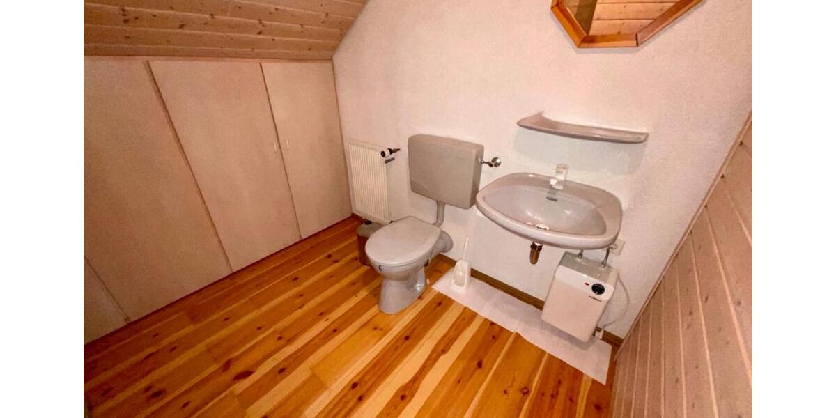 Einfamilienhaus Neustadt bei Coburg - 8 Zimmer, 235 m&sup2;, 1.550&euro; | Angebot:26480767