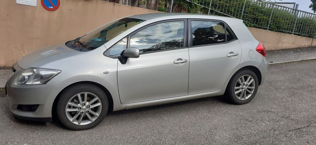 Toyota Auris 225.000 km 4.000 &euro; Waldkirch 79183