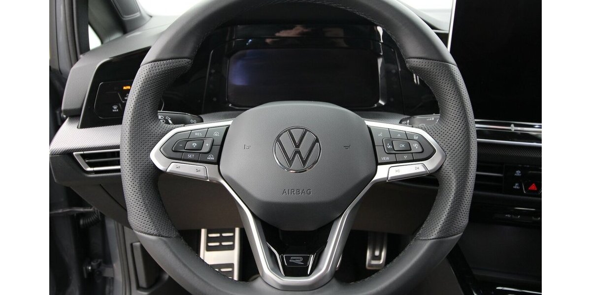 VW Golf VIII Variant 1.5 TSI R-Line LED+KAMERA+ACC 38.673 km 26.900 &euro; Hagenow 19230