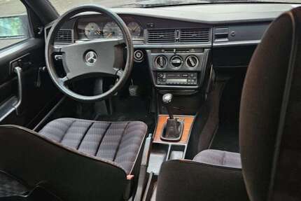 Mercedes-Benz 190 470.000 km 3.399 € Köln 51103