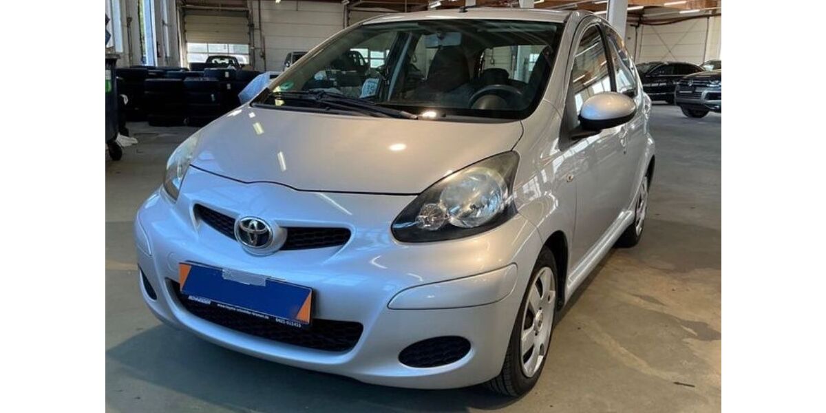 Toyota Aygo (X) 176.596 km 2.499 &euro; Hamburg 22049