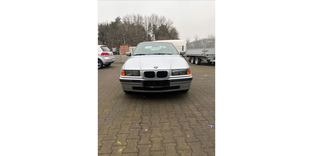 BMW 318 117.000 km 7.999 &euro; Rees 46459
