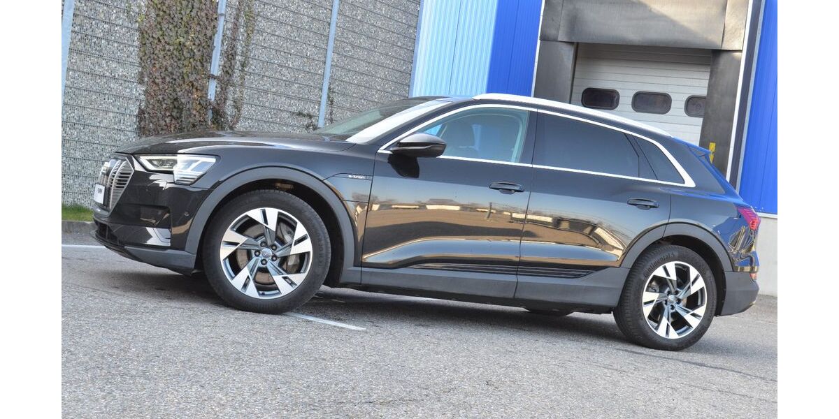 Audi e-tron 90.450 km 25.980 &euro; München 81243