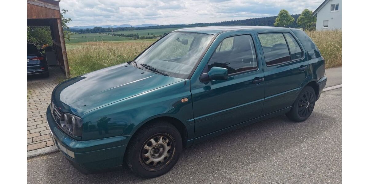 VW Golf 111.978 km 2.300 &euro; Starzach 72181