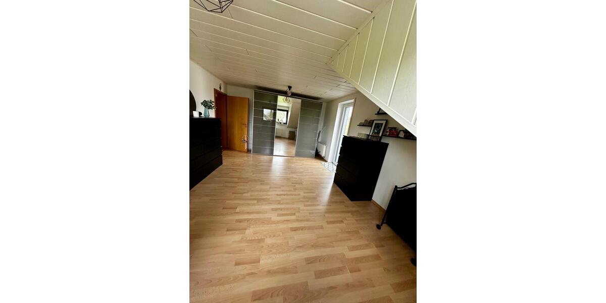 Dachgeschoßwohnung Wachtberg - 4 Zimmer, 106 m&sup2;, 990&euro; | Angebot:26326976