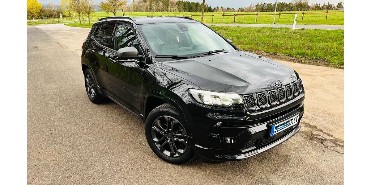Jeep Compass 113.096 km 17.299 &euro; Bad Münstereifel 53902