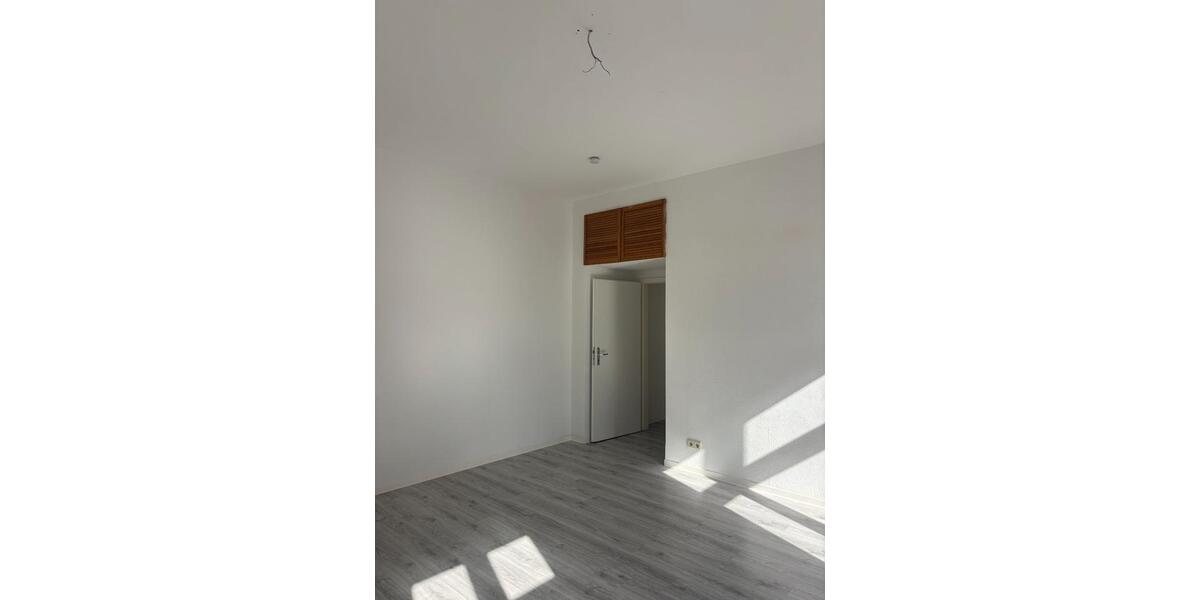 Etagenwohnung Dessau-Roßlau Brambach - 3 Zimmer, 118 m&sup2;, 699&euro; | Angebot:25854367