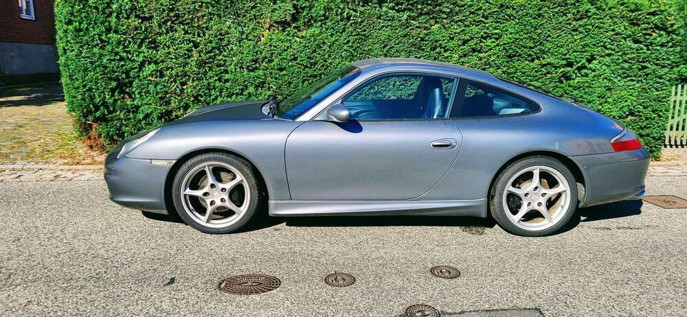 911