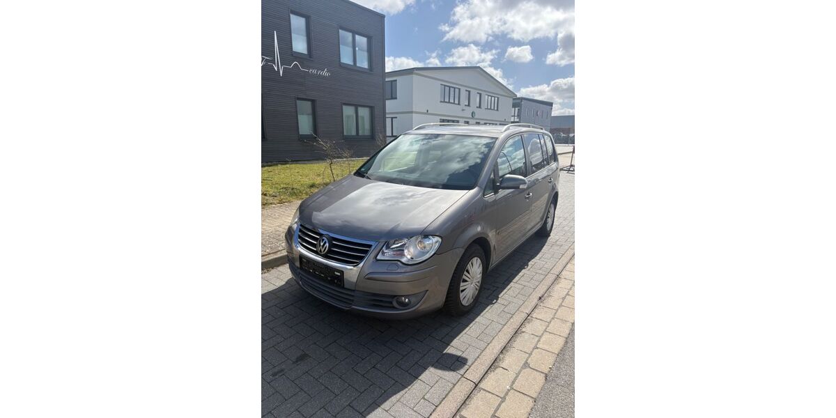 VW Touran 157.225 km 4.499 &euro; Winsen/Luhe 21423