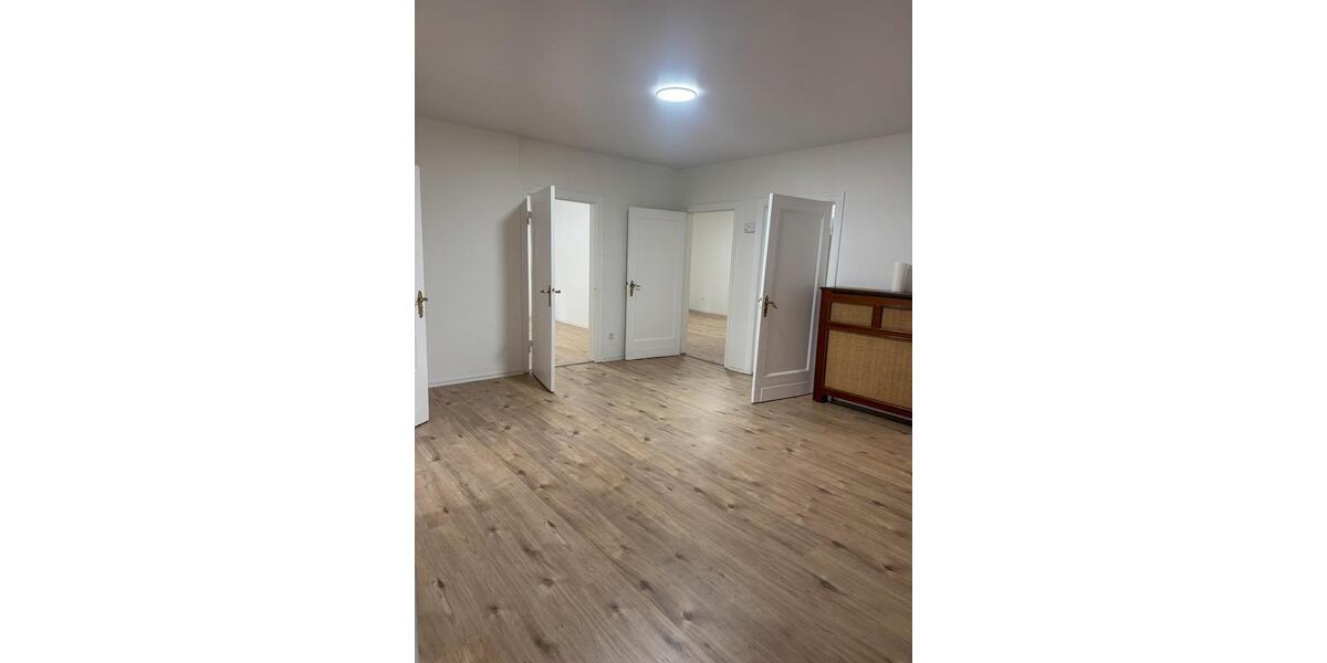 Erdgeschoßwohnung Delmenhorst Deichhorst - 5 Zimmer, 139 m&sup2;, 1.500&euro; | Angebot:24773689