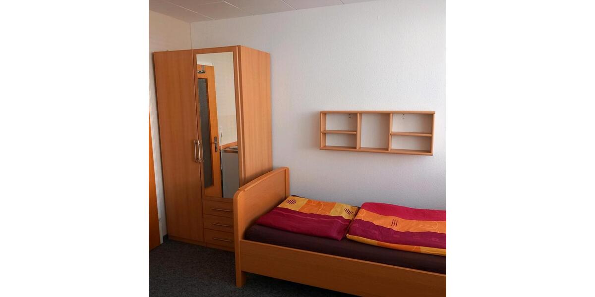 Etagenwohnung Waldshut-Tiengen Tiengen - 1 Zimmer, 16 m&sup2;, 330&euro; | Angebot:25512964