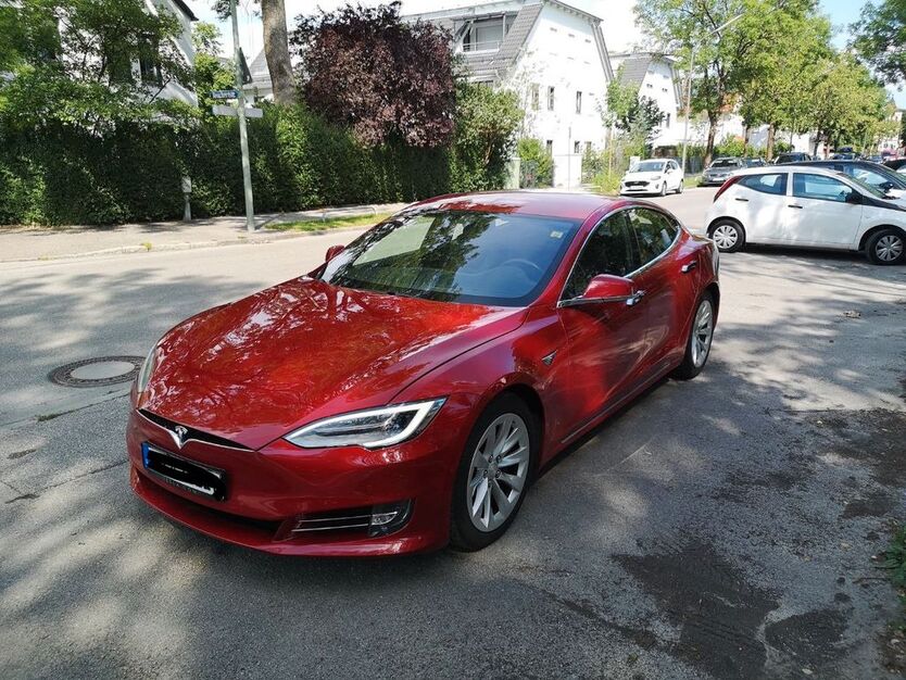 Tesla Model S 149.000 km 26.000 € München 81829