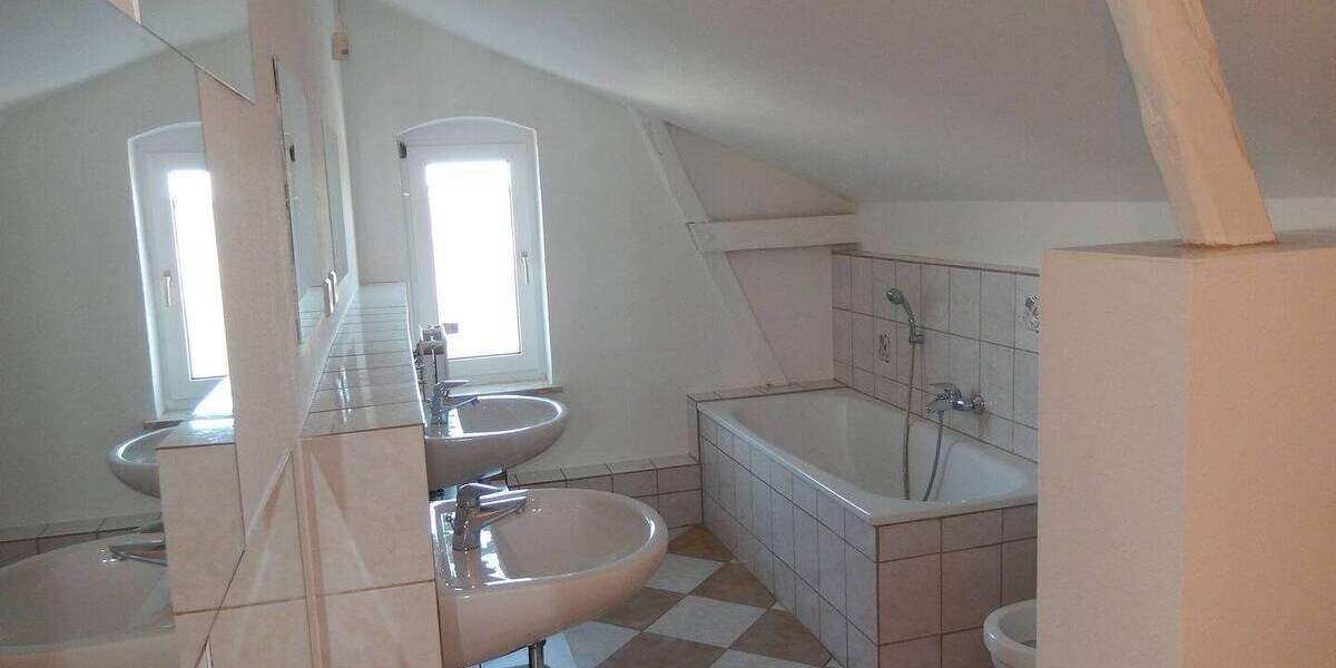 Ruhige Wohnung in zentraler Lage v. Bdf. 3 zimmer