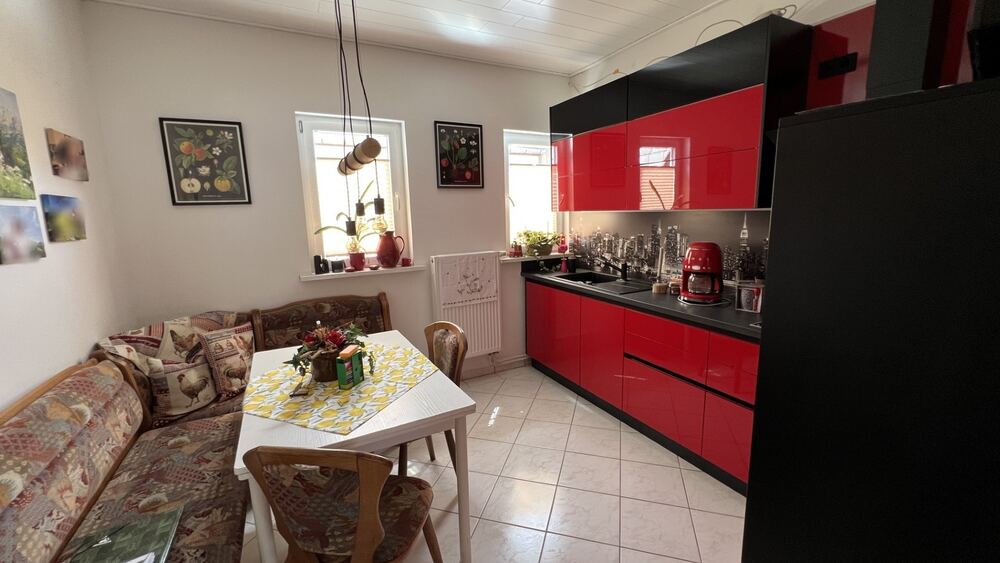 Wohnhaus mit Ladengeschäft im Erdgeschoss in zentraler Lage - Reihenmittelhaus Rochlitz | Angebot:23815623