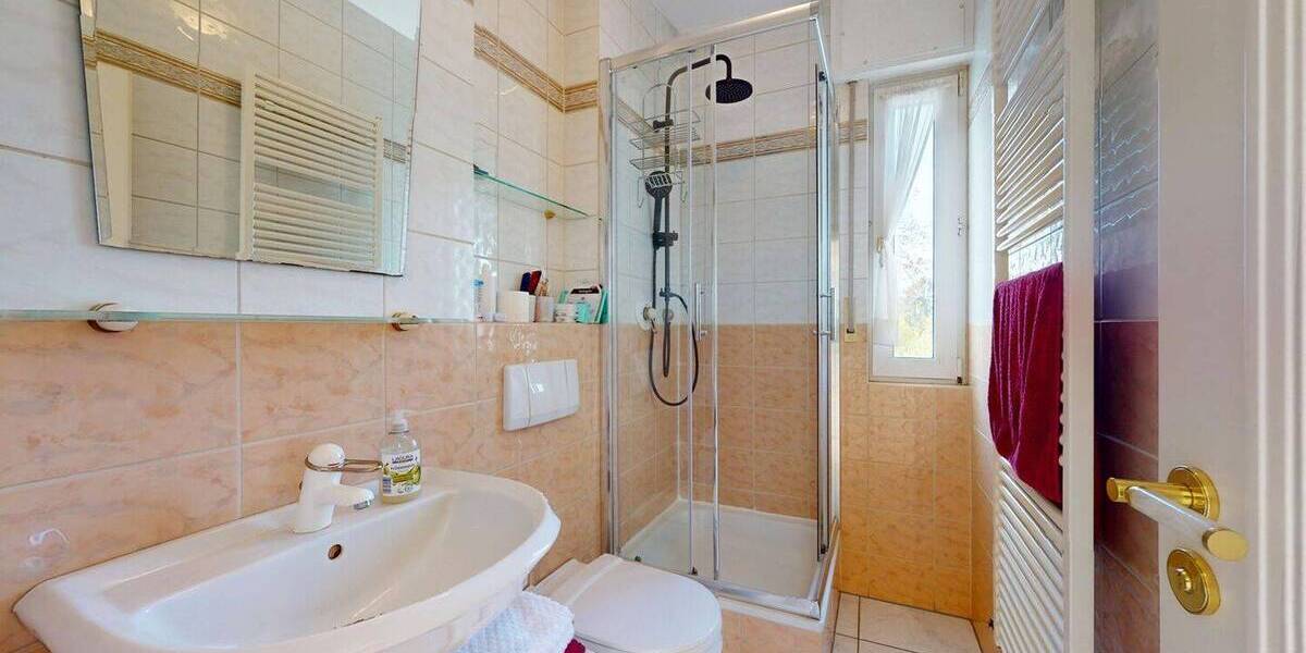 Mehrfamilienhaus, Wohnhaus Frankfurt am Main Fechenheim - 8 Zimmer, 226 m&sup2;, 890.000&euro; | Angebot:26804073
