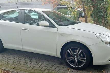 Alfa Romeo Giulietta 121.000 km 8.000 &euro; Hamburg 22547