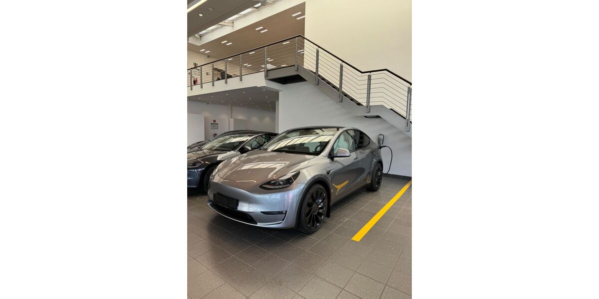 Tesla Model Y 42.000 km 41.199 &euro; Magstadt 71106