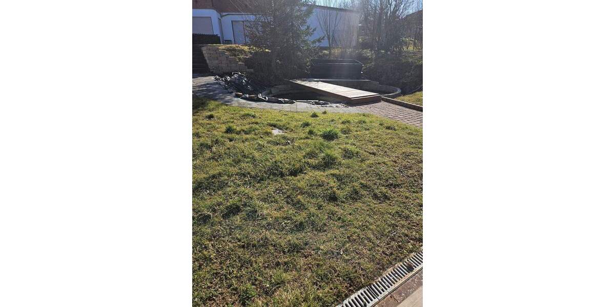 Hauptwohnung in Zweifamilienhaus mit Garage und Werkstattraum 4 zimmer