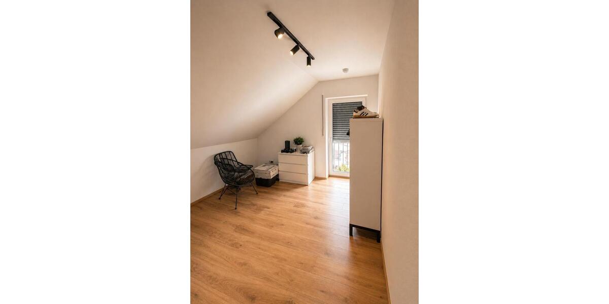 Dachgeschoßwohnung Ebermannsdorf - 4 Zimmer, 114 m&sup2;, 330.000&euro; | Angebot:26786258