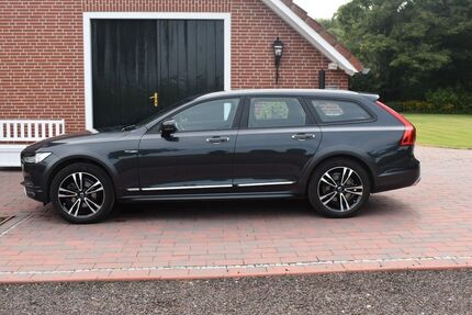 Volvo V90 Cross Country 48.100 km 32.900 &euro; Norden 26506