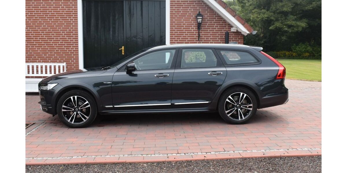 Volvo V90 Cross Country 48.100 km 33.900 &euro; Norden 26506