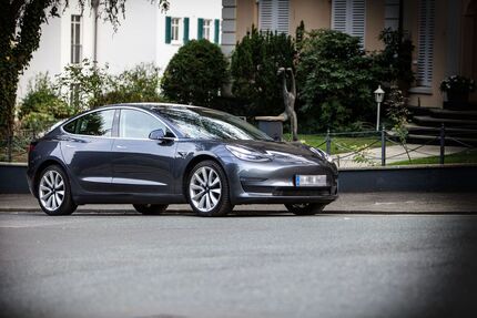 Tesla Model 3 126.000 km 21.990 &euro; Wuppertal 42285