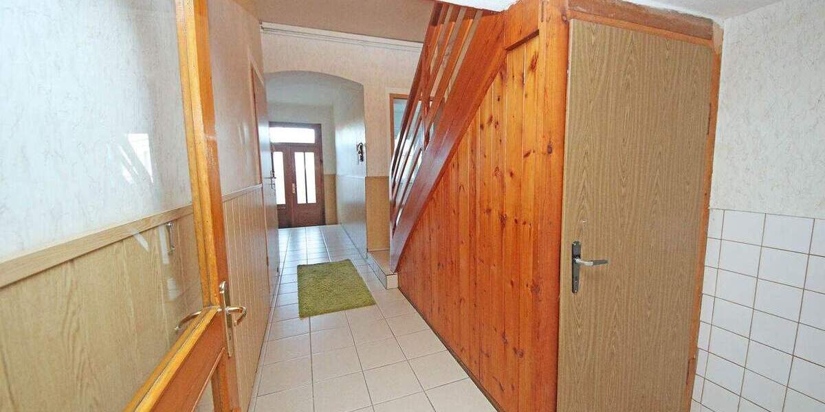 großes Reihenmittelhaus in BTF-Wolfen OT Greppin - auch für 2 Generationen geeignet 1 zimmer