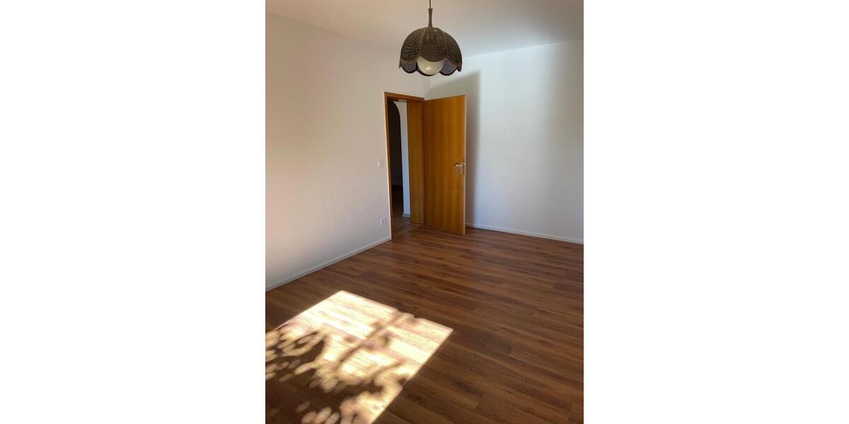 Helle Wohnung zu vermieten , 84m2, Schwarzhofen 2 zimmer