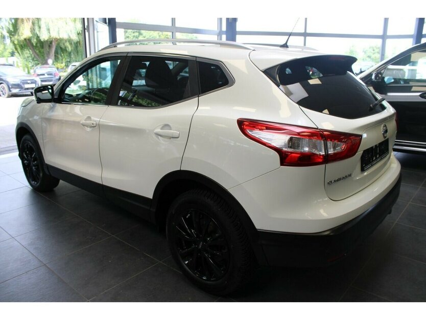 Nissan Qashqai 1.5 dCi 360 - Panorama - Navi - AHK - 76.300 km 13.780 € Euskirchen 53881