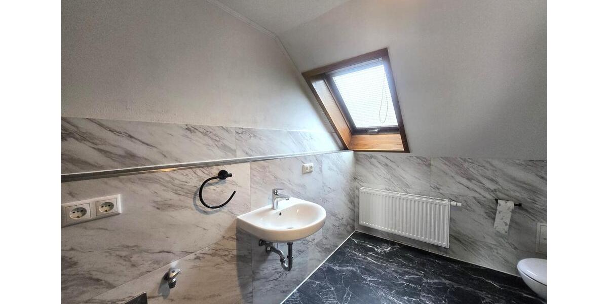 Dachgeschoßwohnung Zwickau Zwickau-West - 5 Zimmer, 110 m&sup2;, 660&euro; | Angebot:25882706