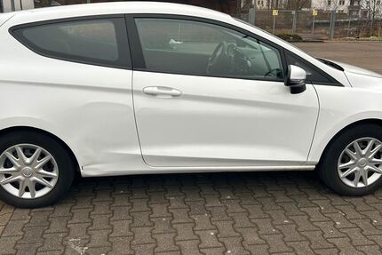 Ford Fiesta 97.500 km 5.500 &euro; Staufen 79219