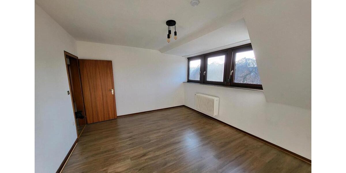 Dachgeschoßwohnung Hünxe - 3 Zimmer, 70 m&sup2;, 550&euro; | Angebot:24309795