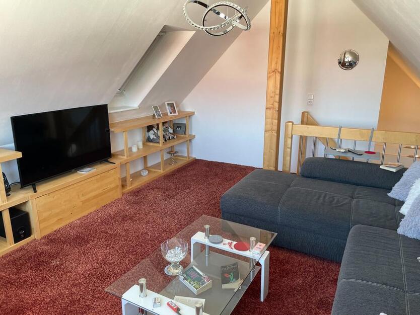 Sonnige, hochwertig ausgestattete Wohnung mit Balkon und Garage zimmer